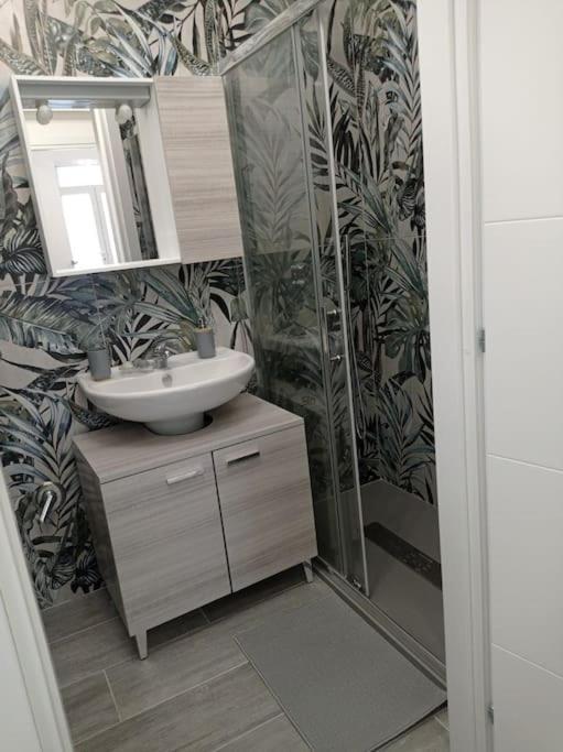 Iris Apartment, Comfort E Stile Nel Cuore Di 비쉘리에 외부 사진